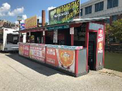 Custom Signs & Banners Photo