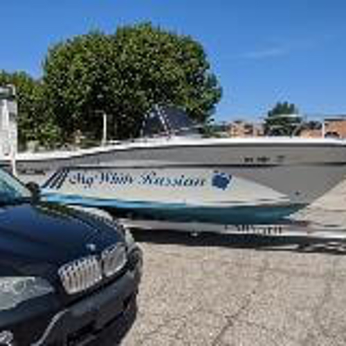 Custom graphics on speedboat