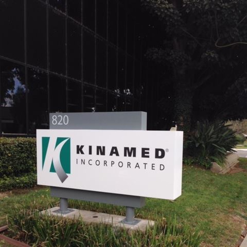 Kinamed monument signage