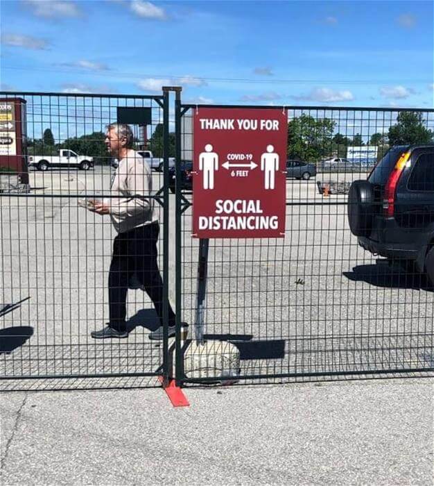 Social distancing sign